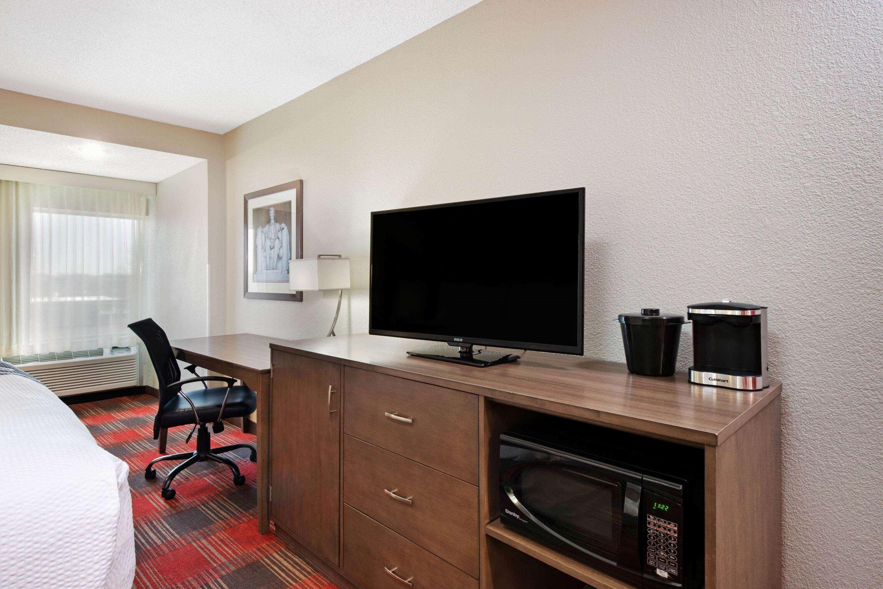 La Quinta Inn & Suites By Wyndham Dc Metro Capital Beltway Capitol Heights Exterior photo