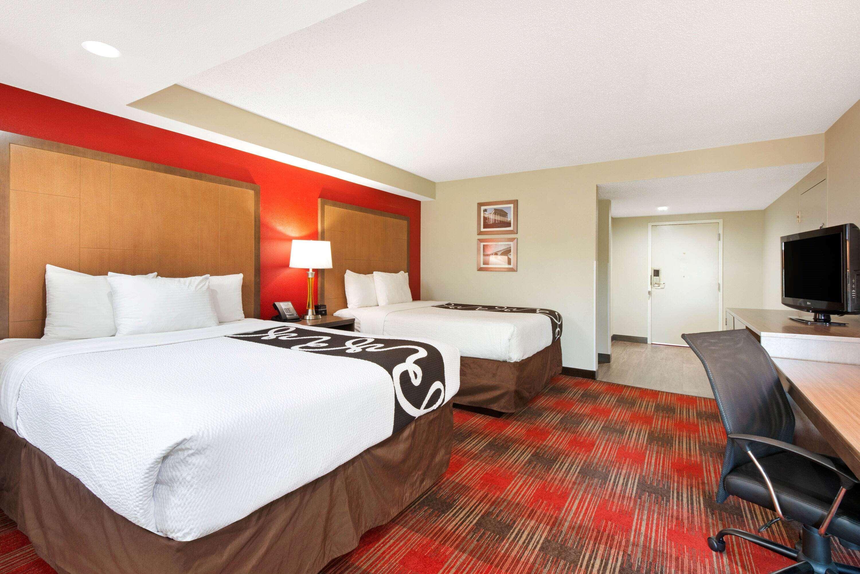 La Quinta Inn & Suites By Wyndham Dc Metro Capital Beltway Capitol Heights Exterior photo